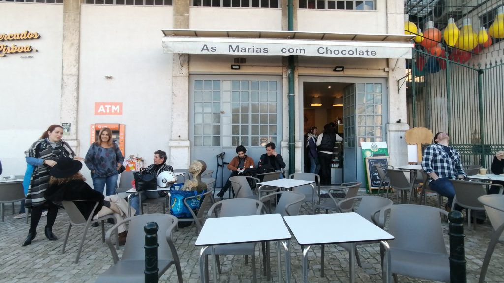 Do in Lisbon feira da Ladra Cafe