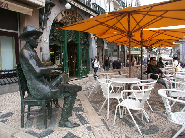 Fernando pessoa statue cafe brasileira do in lisbon