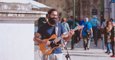 Street perform in Lisbon - How to get a license - Busk in Lisbon - Raphael Racor - Do in Lisbon