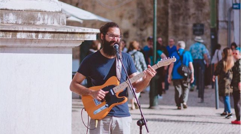 Street perform in Lisbon - How to get a license - Busk in Lisbon - Raphael Racor - Do in Lisbon
