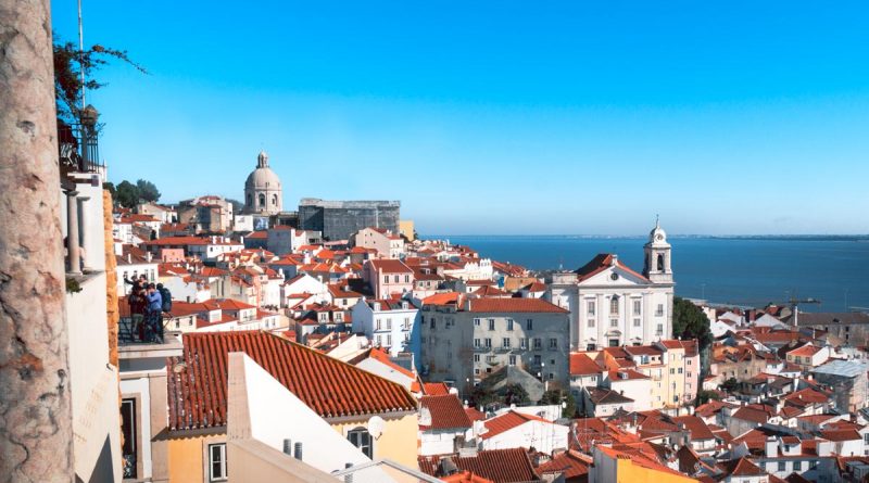 alfama, to do in Lisbon, things to do in lisbon, where to go in Lisbon, alfama picture, lisbon image